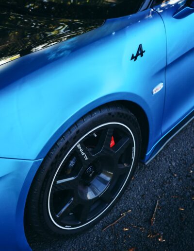 León Rapide. Detalle llanta carbono Alipne A110 R