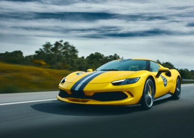 Ferrari 296 GTB amarillo